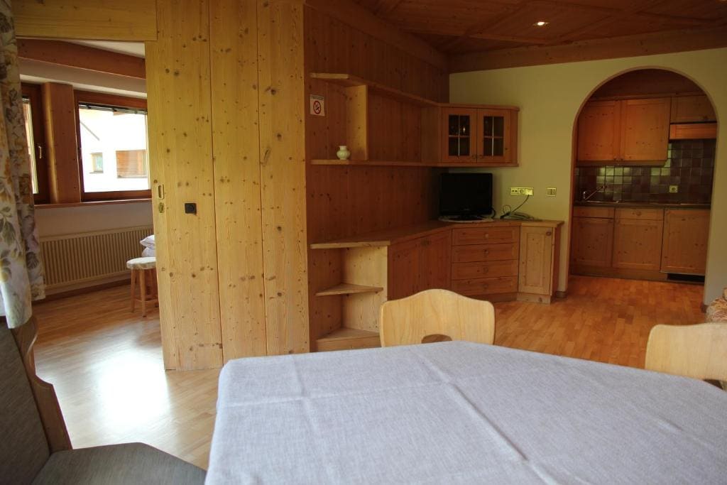 One-Bedroom Apartment - Annex room - Image 1