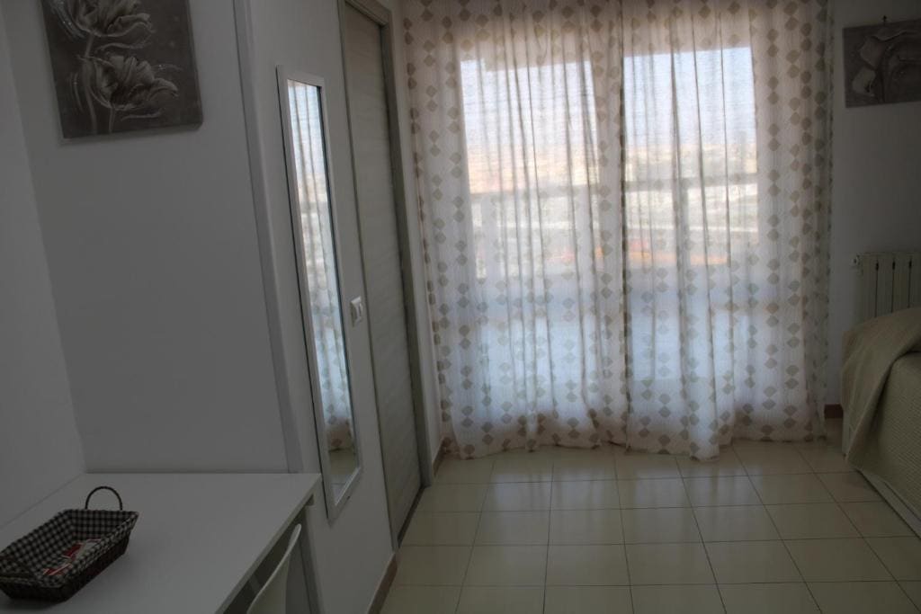 Triple Room with Private Bathroom room - Image 2