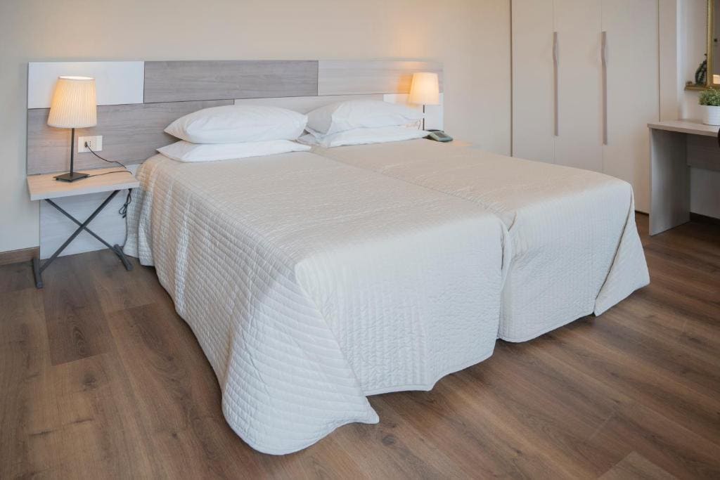 Double or Twin Room with Partial Sea View room - Image 1