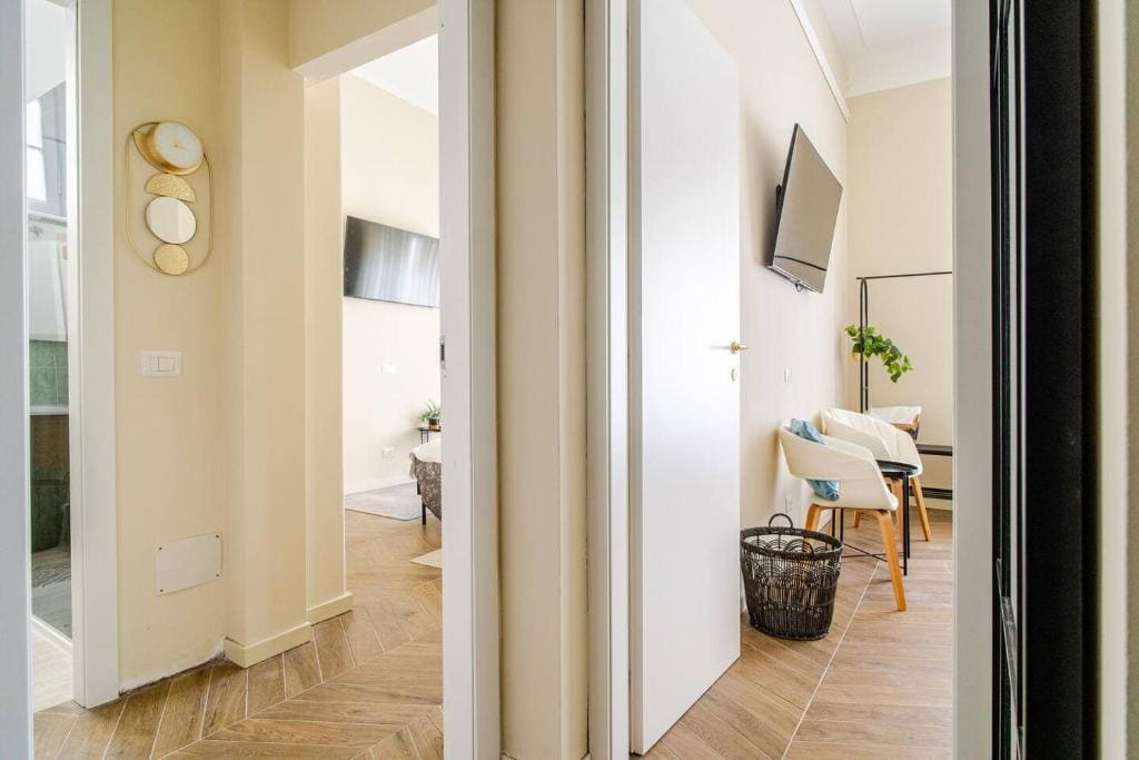 Room room - Image 3