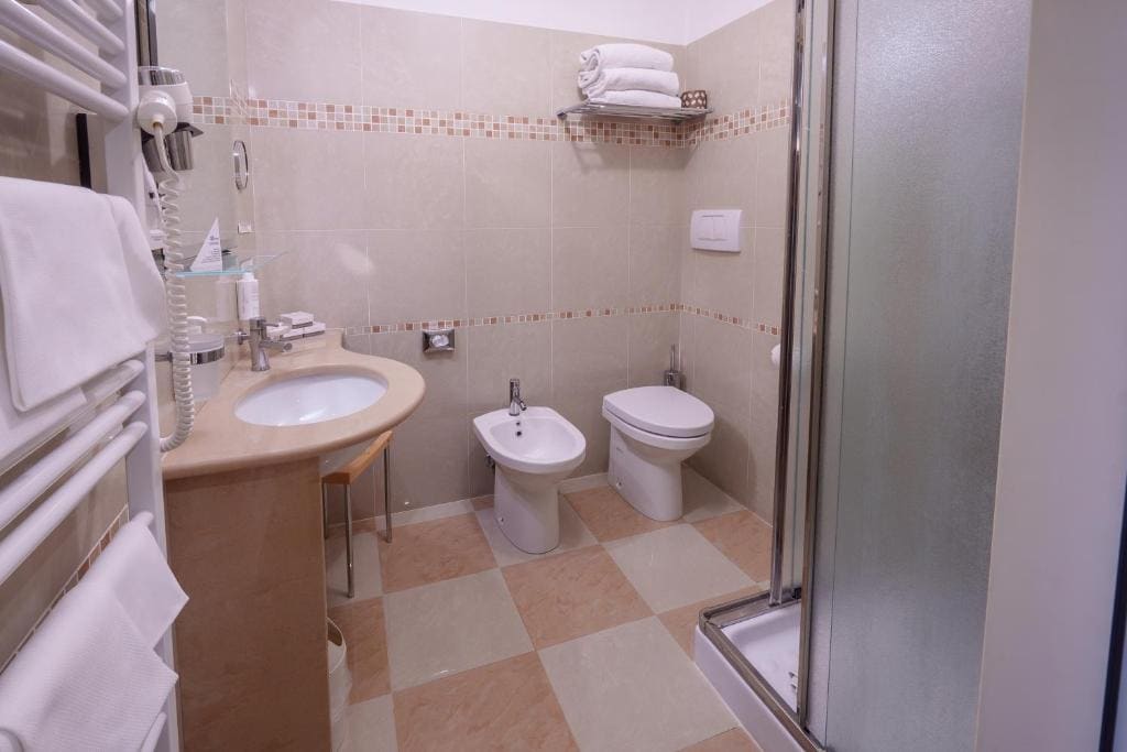 Deluxe Triple Room room - Image 3