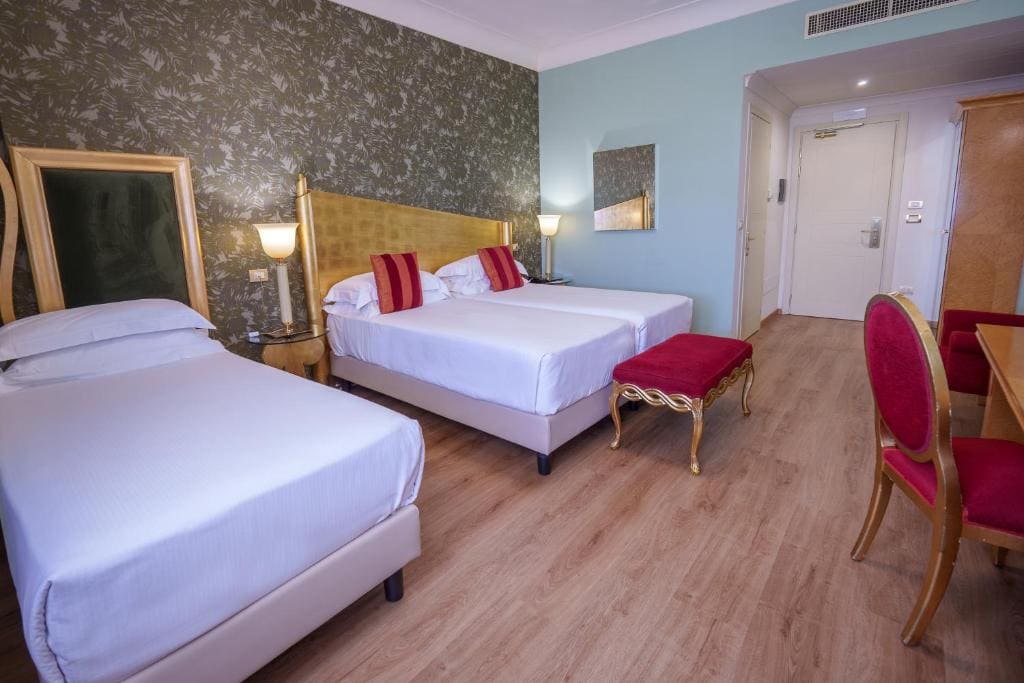 Deluxe Triple Room room - Image 1