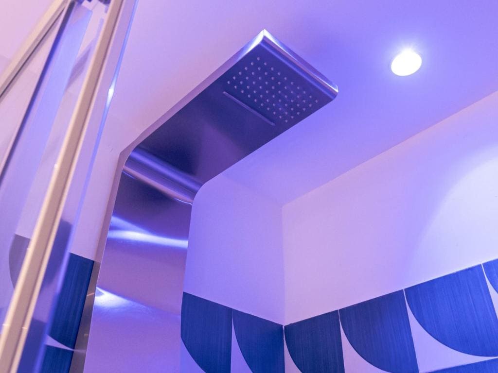 Deluxe Double Room with Shower room - Image 1