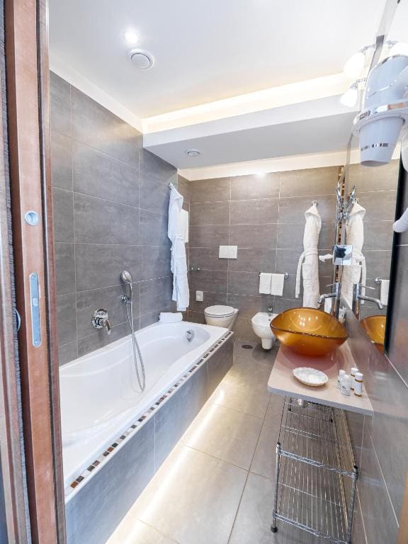 Deluxe Double or Twin Room room - Image 3