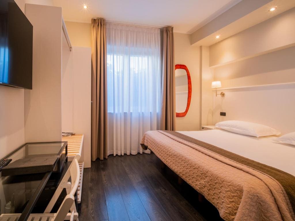 Standard Double or Twin Room room - Image 2