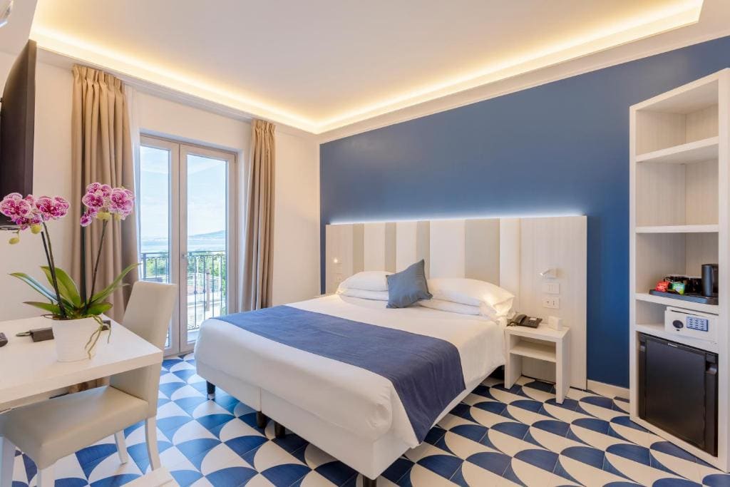 Superior Deluxe Double or Twin Room room - Image 2