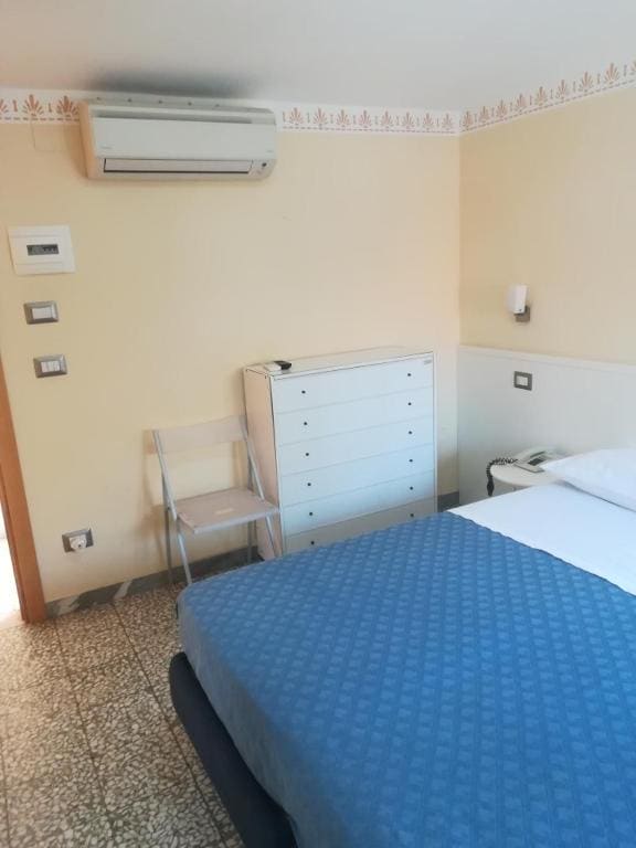 Standard Double or Twin Room room - Image 1