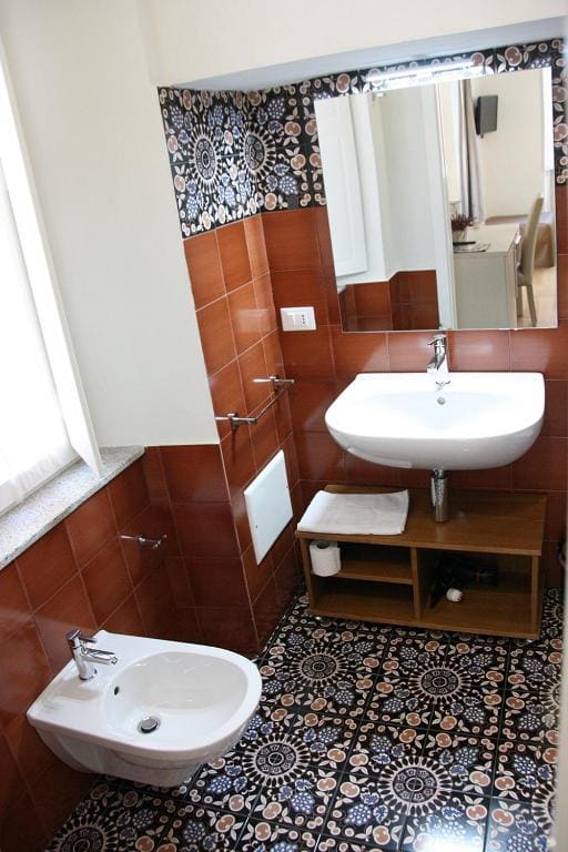 Triple Room with Private Bathroom room - Image 3