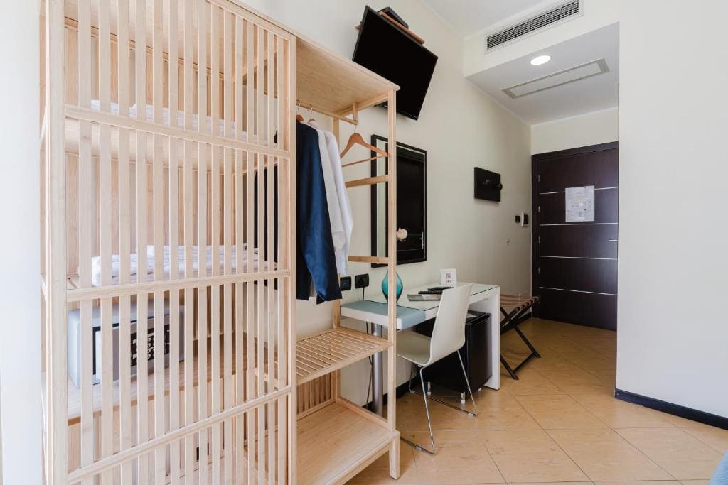 Double Room with Balcony room - Image 2