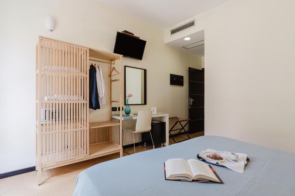 Double Room with Balcony room - Image 3