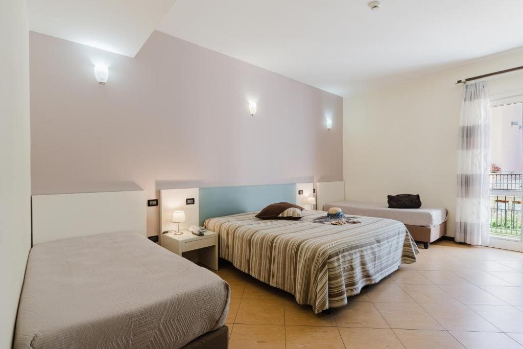 Quadruple Room room - Image 2