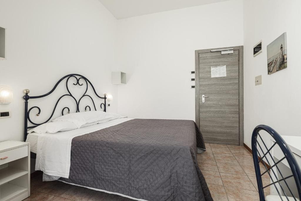 Double or Twin Room room - Image 3