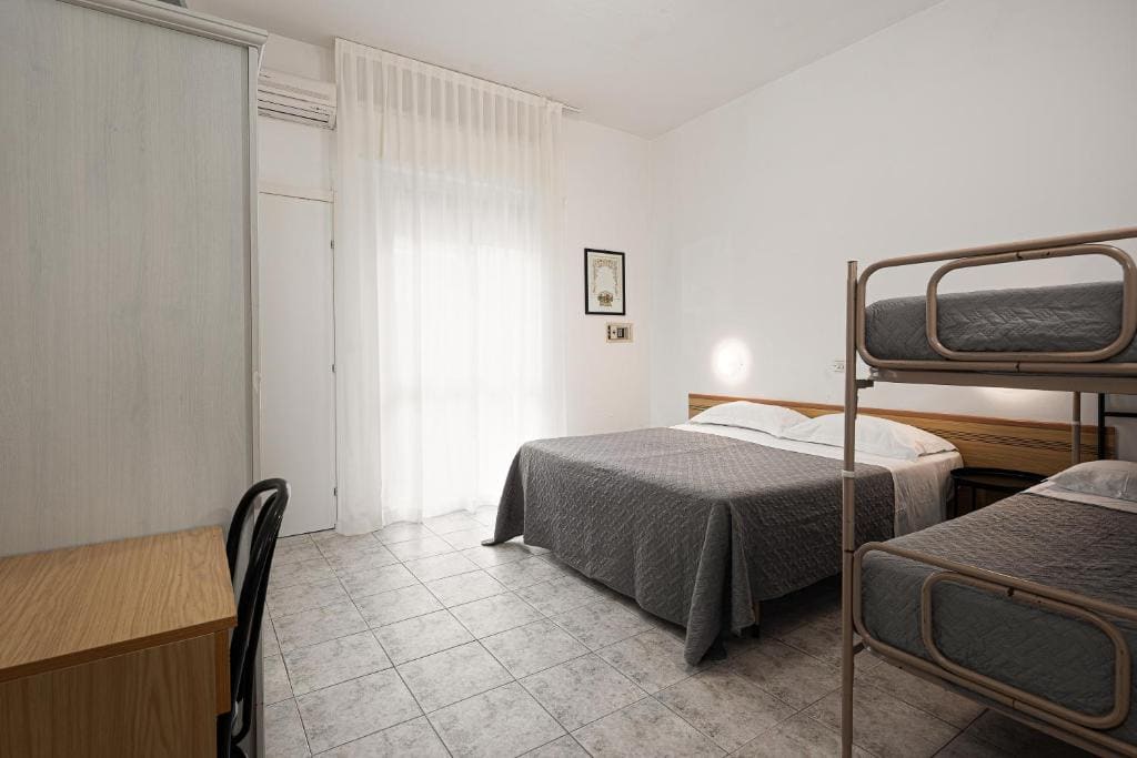 Quadruple Room room - Image 1