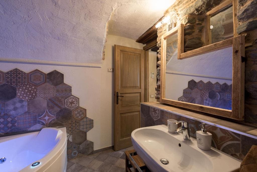 Superior Room with Spa Bath room - Image 1
