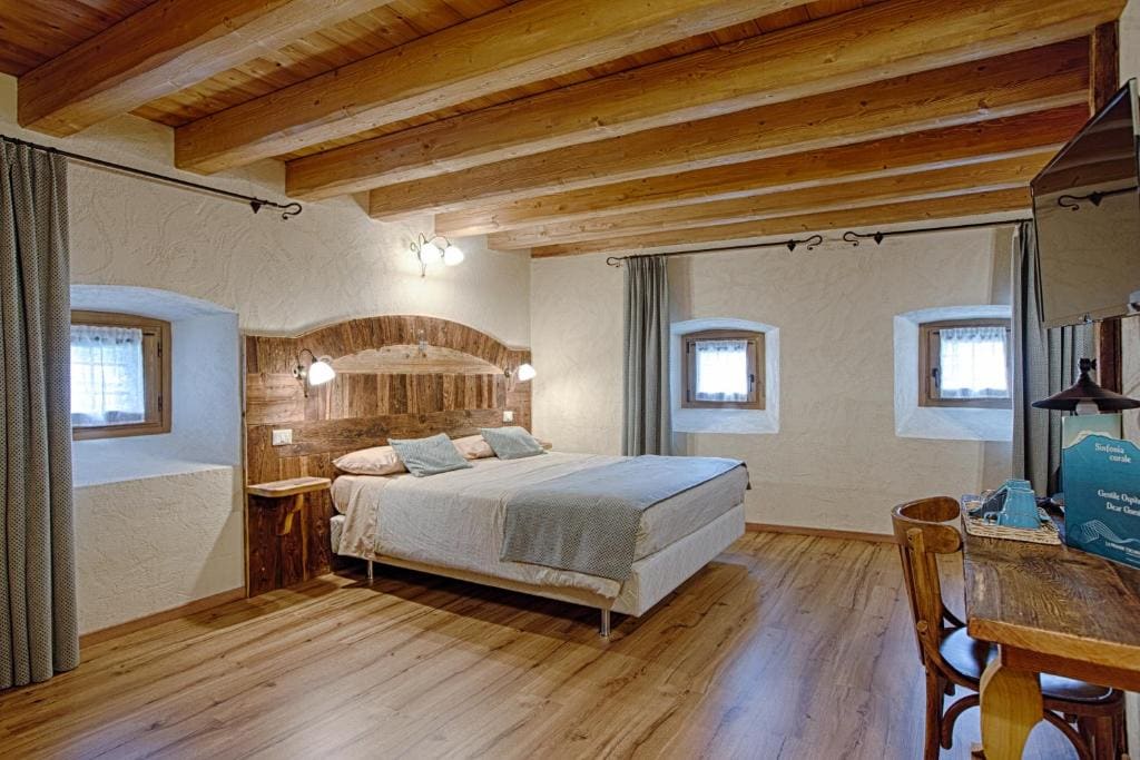 Superior Room with Spa Shower room - Image 2