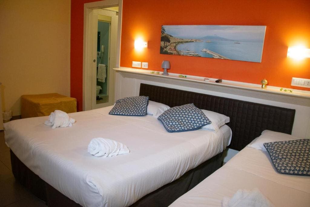 Classic Triple Room room - Image 3