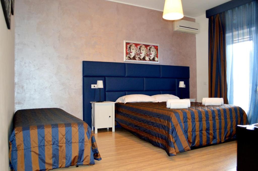 Superior Family Room room - Image 1