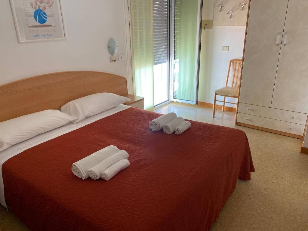 Double or Twin Room with Balcony room - Image 2