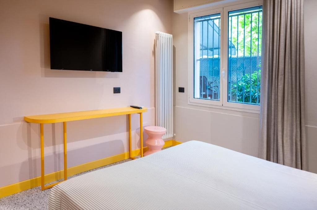 Standard Double or Twin Room without Balcony room - Image 3