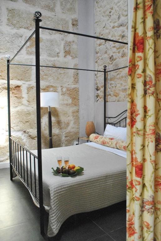 Junior Suite with Garden View room - Image 2