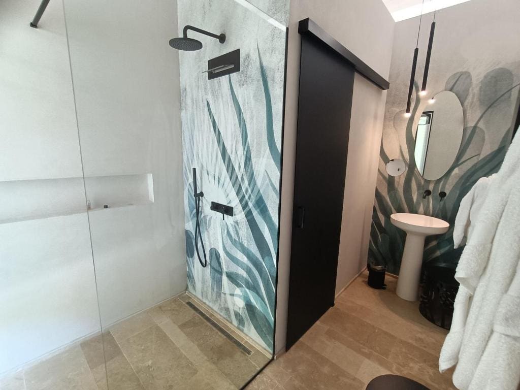 King Room with Spa Bath room - Image 1