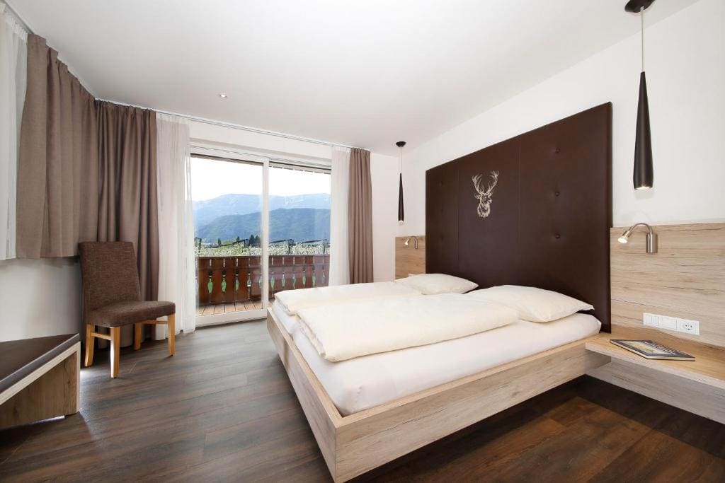 Two-Bedroom Deluxe Apartment room - Image 1
