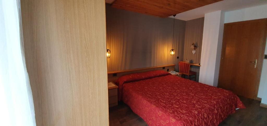 Double Room with Balcony room - Image 3