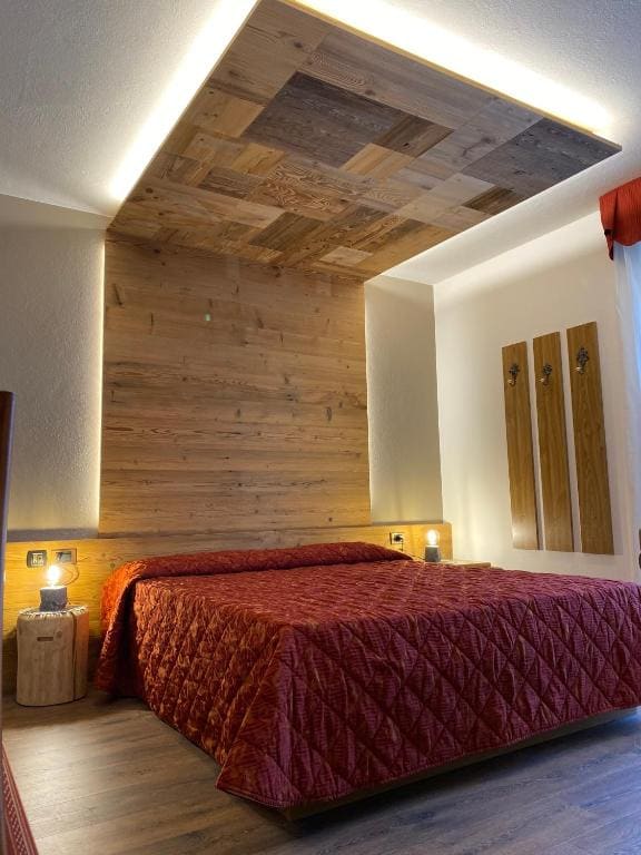 Double Room with Balcony room - Image 2