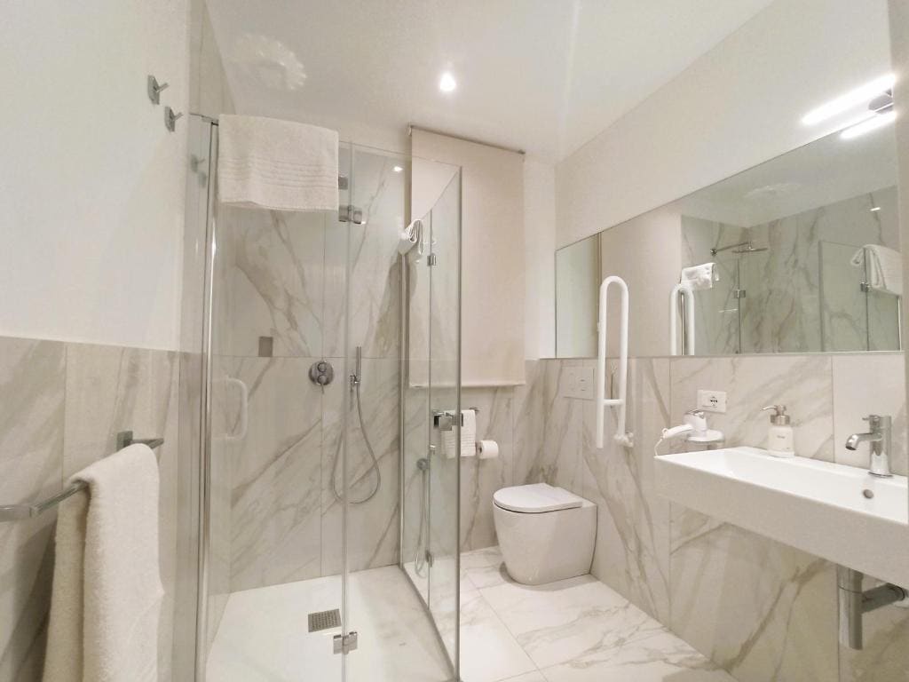 Deluxe Double or Twin Room room - Image 2