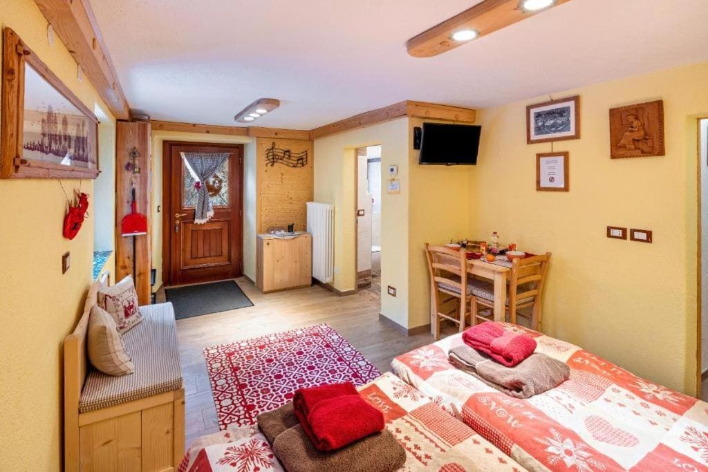 Apartment
Monolocale Carfon
7.7 Good
4.2 miles from center
Starting from
$343 room - Image 2