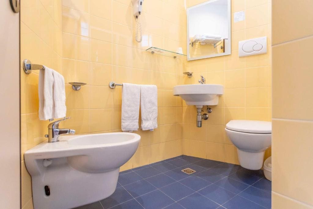 Double or Twin Room with Sea View room - Image 3