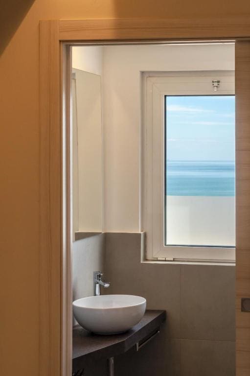 Sky Double Room with Sea View room - Image 3