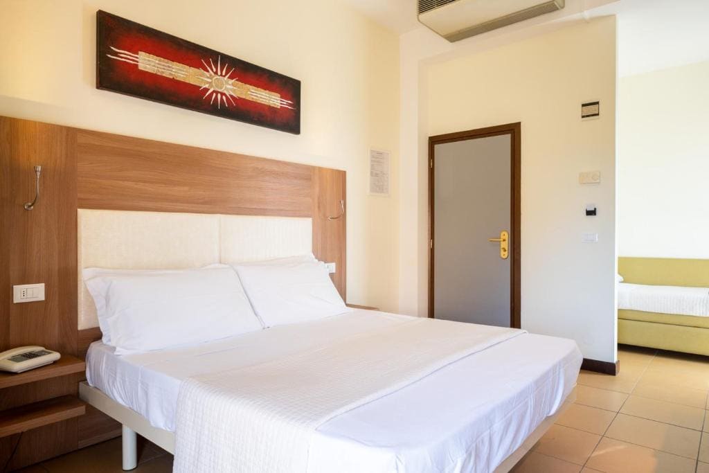 Triple Corner room - Image 2