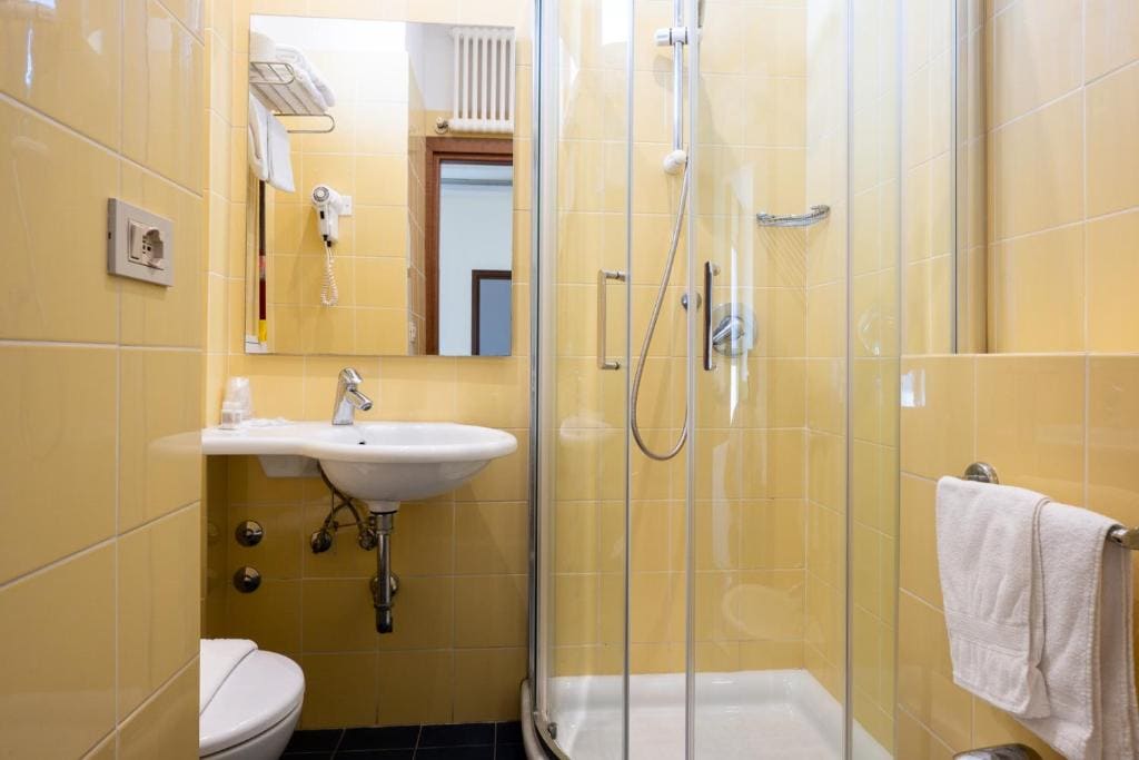Triple Corner room - Image 1