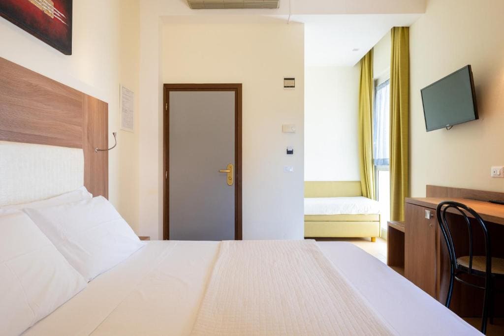 Triple Corner room - Image 3