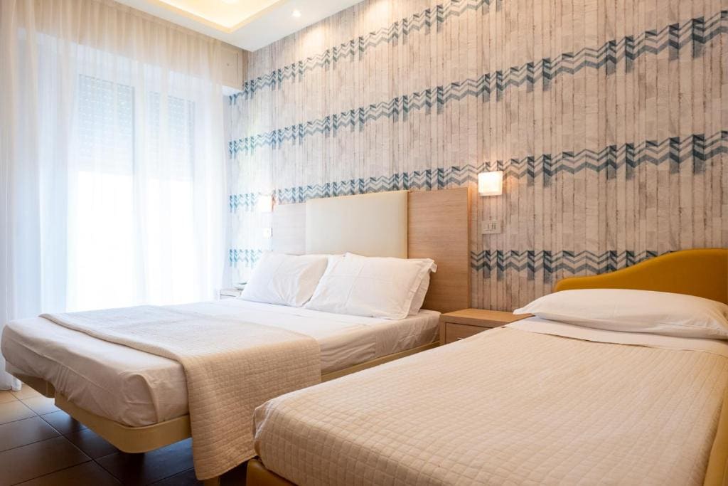 Triple Room with Sea View room - Image 2