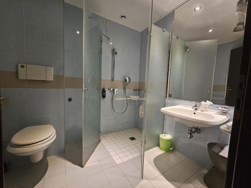 Triple Room - Disability Access room - Image 1