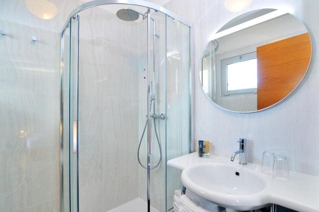 Double or Twin Room with Balcony room - Image 2