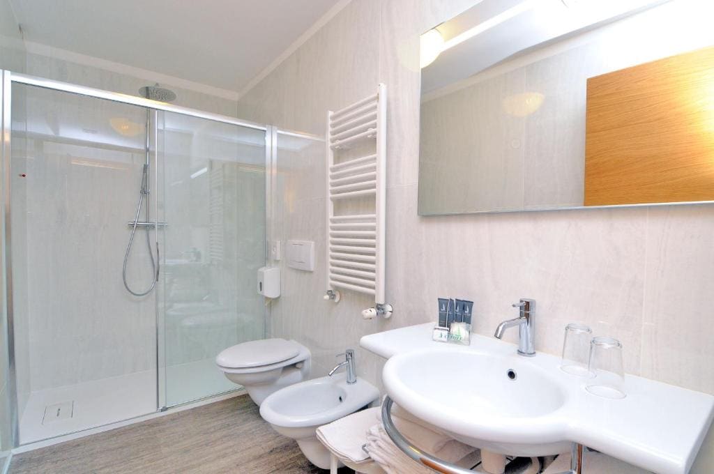 Quadruple Room with Balcony room - Image 1