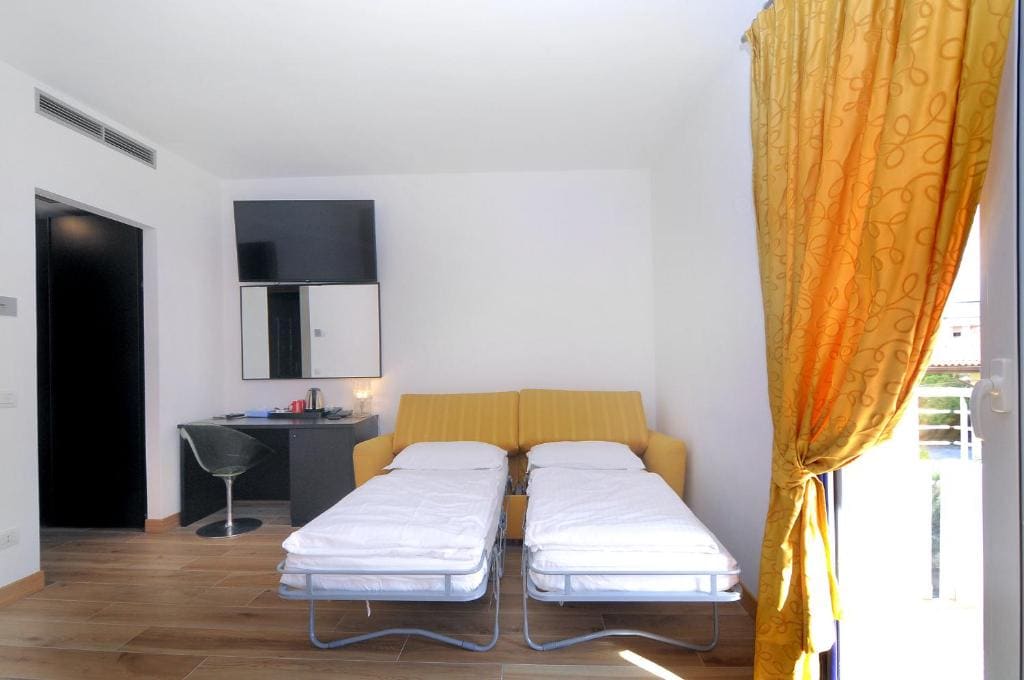 Quadruple Room with Balcony room - Image 2