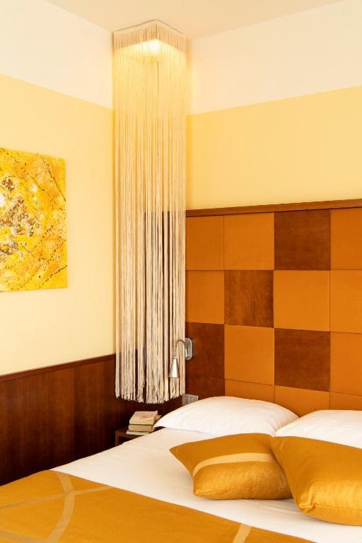 Classic Double Room room - Image 2