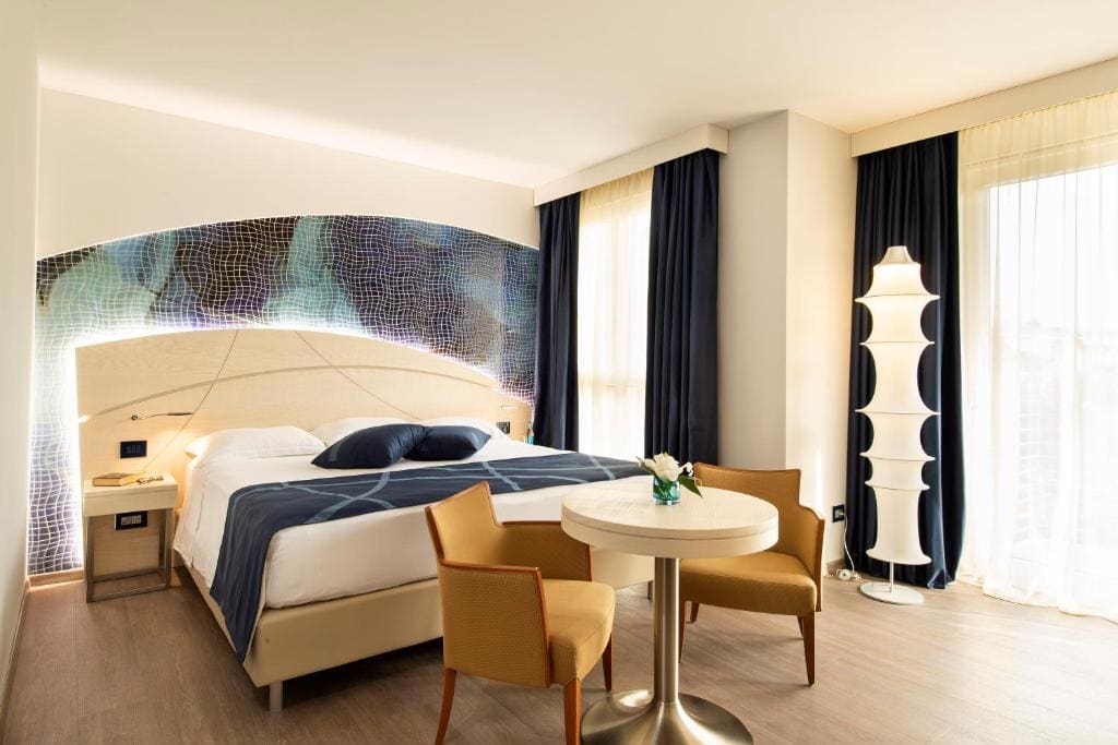 Deluxe Room room - Image 1
