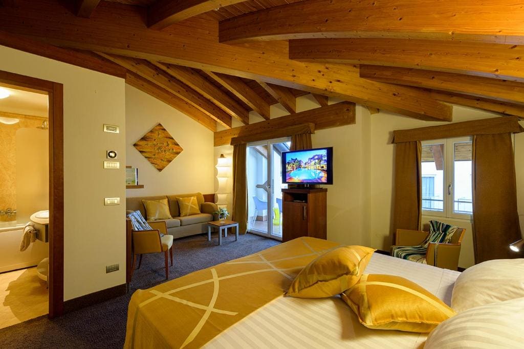 Elegance Double Room room - Image 3