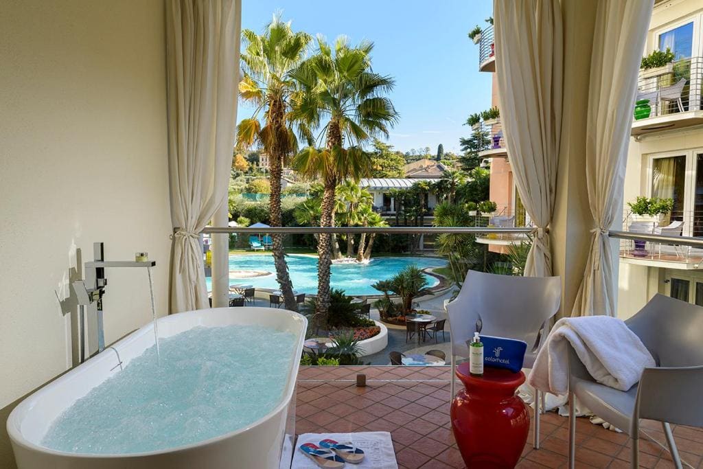 Junior Suite with Hot Tub room - Image 3