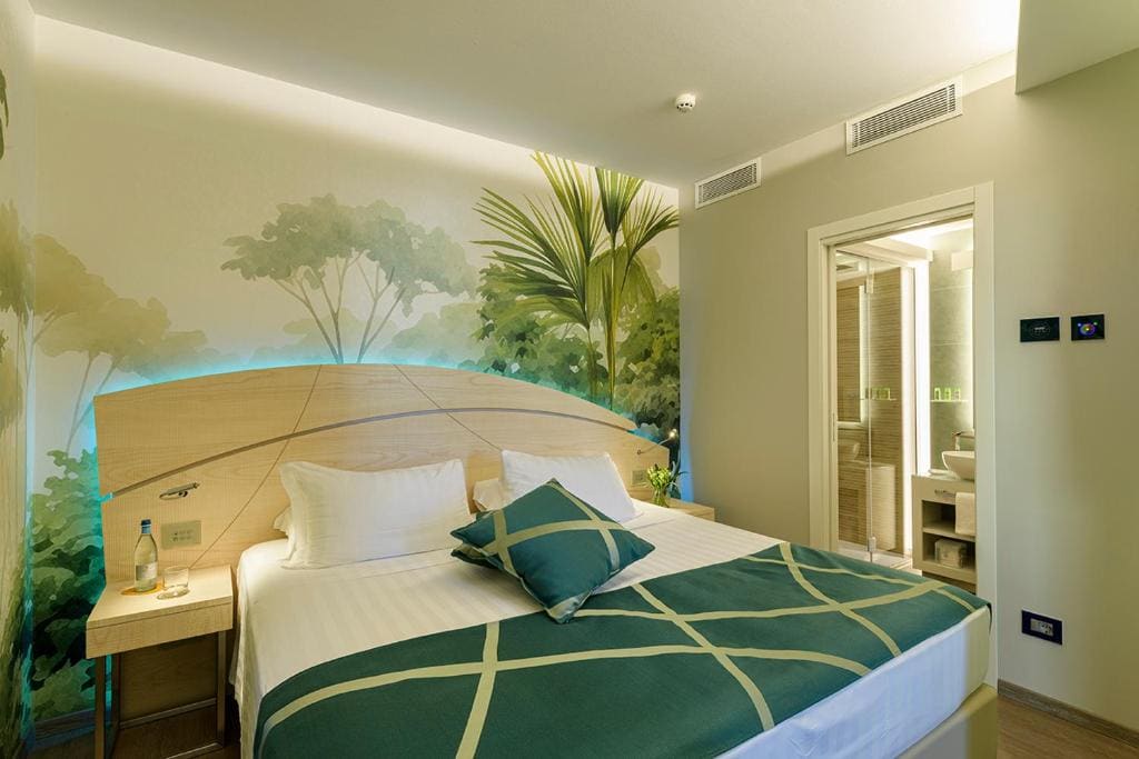 Junior Suite with Hot Tub room - Image 2