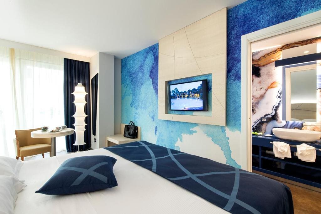Trendy Double Room room - Image 2