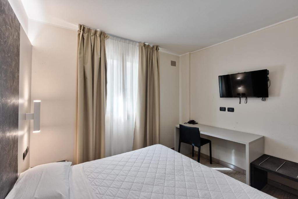 Family Room room - Image 2
