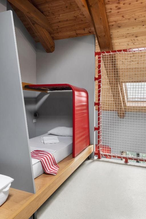 Bed in 7 Female Dormitory Room room - Image 3