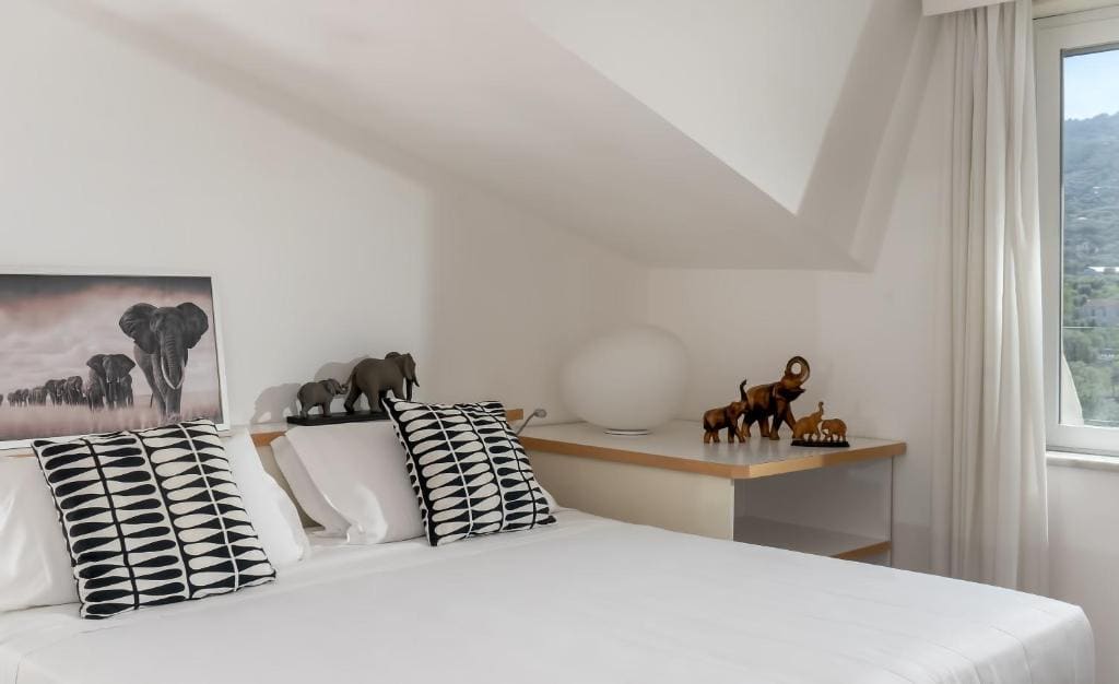 Economy Triple Room room - Image 2