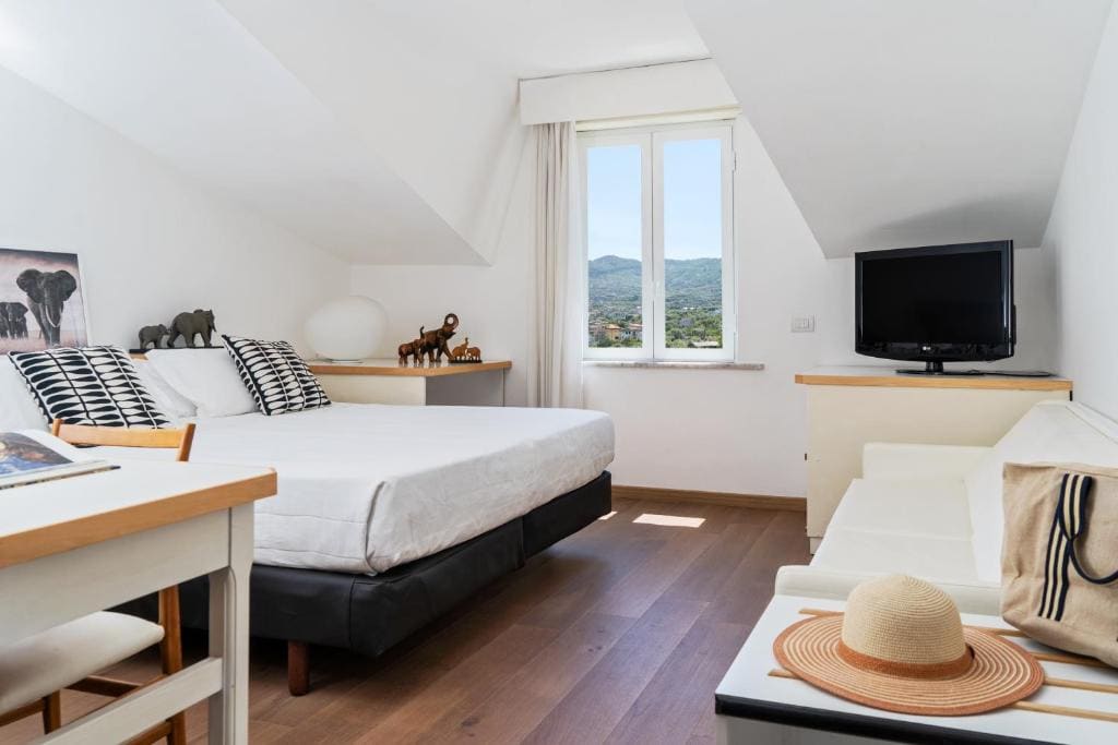 Economy Triple Room room - Image 1